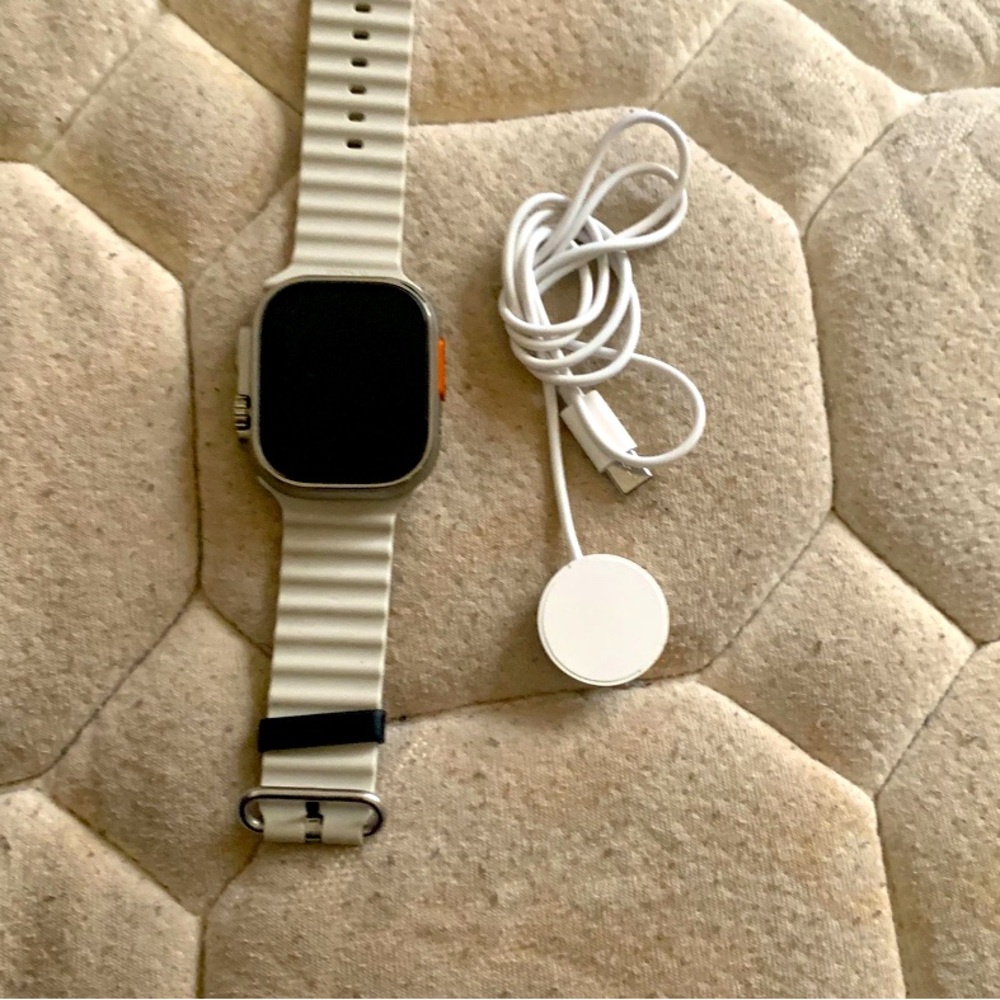Apple Watch Ultra
49MM 
WATERPROOF 
GPS/LTE